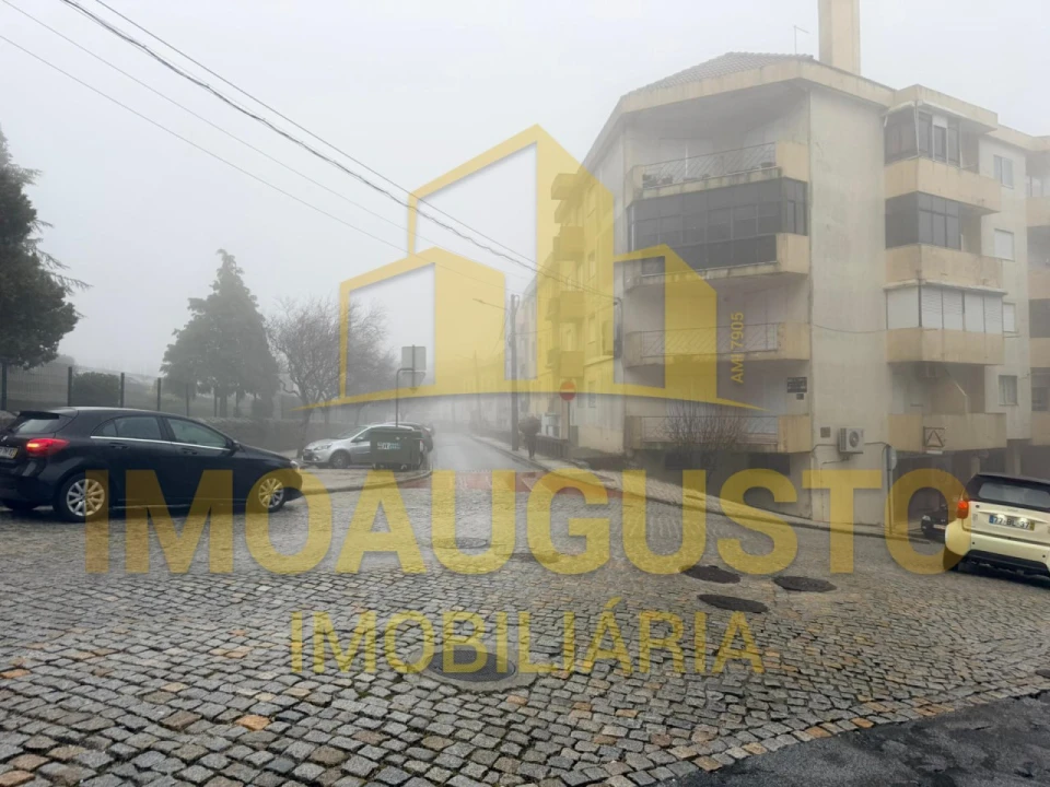 Loja para Arrendamento em Guarda Foto 2