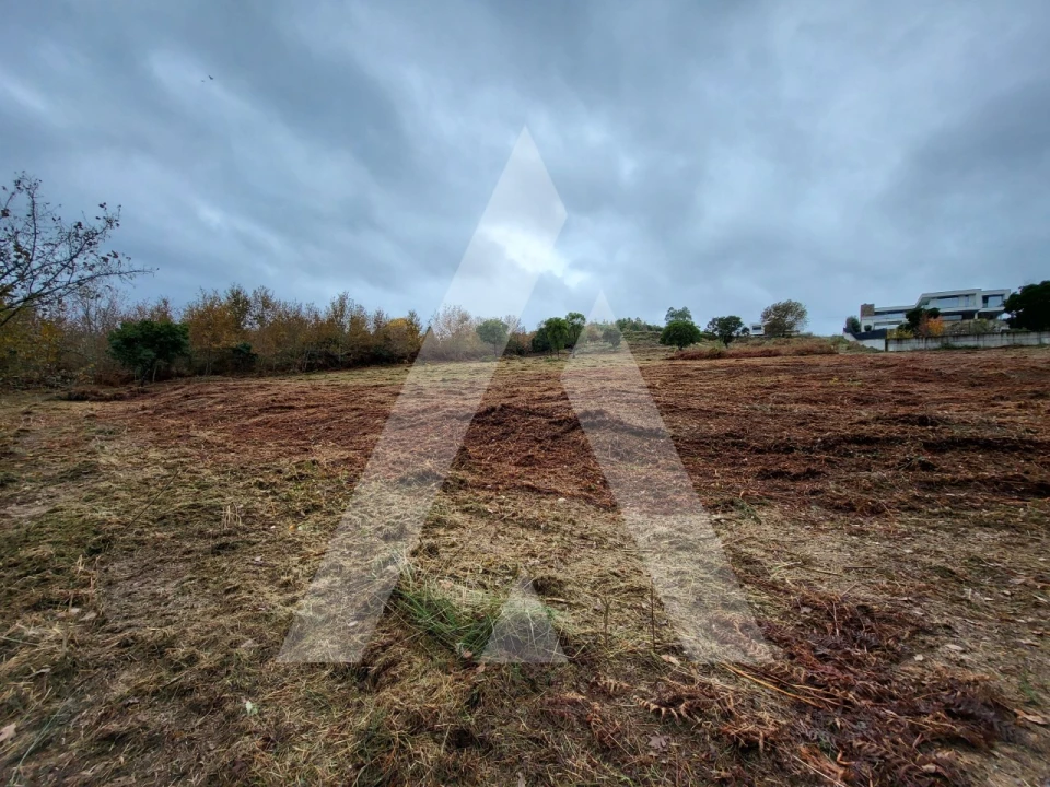 Terreno para Venda em Orgens Foto 1