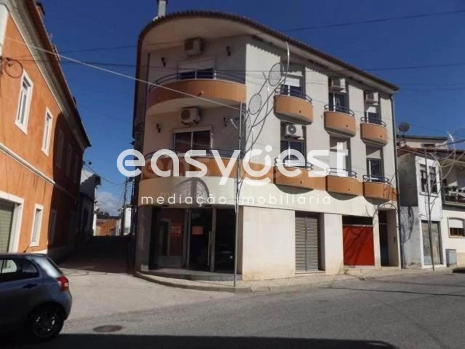 Loja para Venda em Amiais de Baixo Foto 2