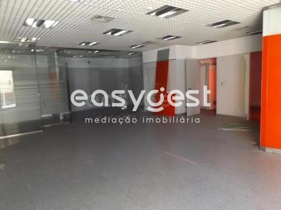 Loja para Venda em Amiais de Baixo Foto 4