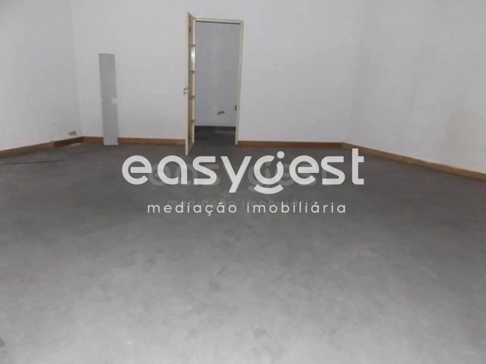 Loja para Venda em Amiais de Baixo Foto 6