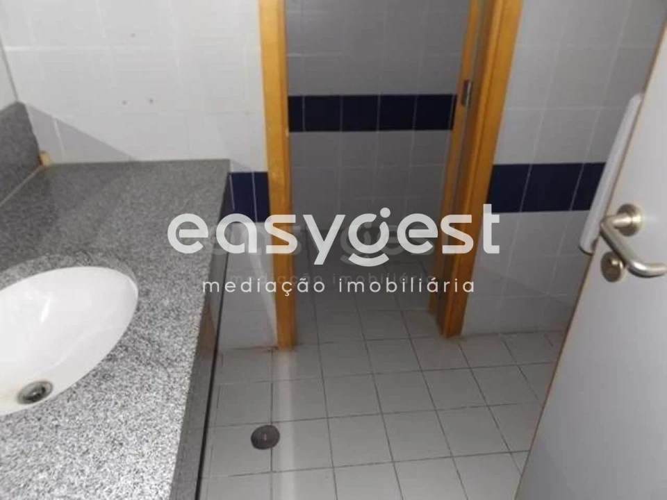 Loja para Venda em Amiais de Baixo Foto 9