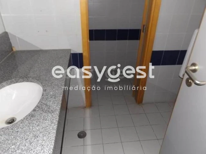 Loja para Venda em Amiais de Baixo Foto 9