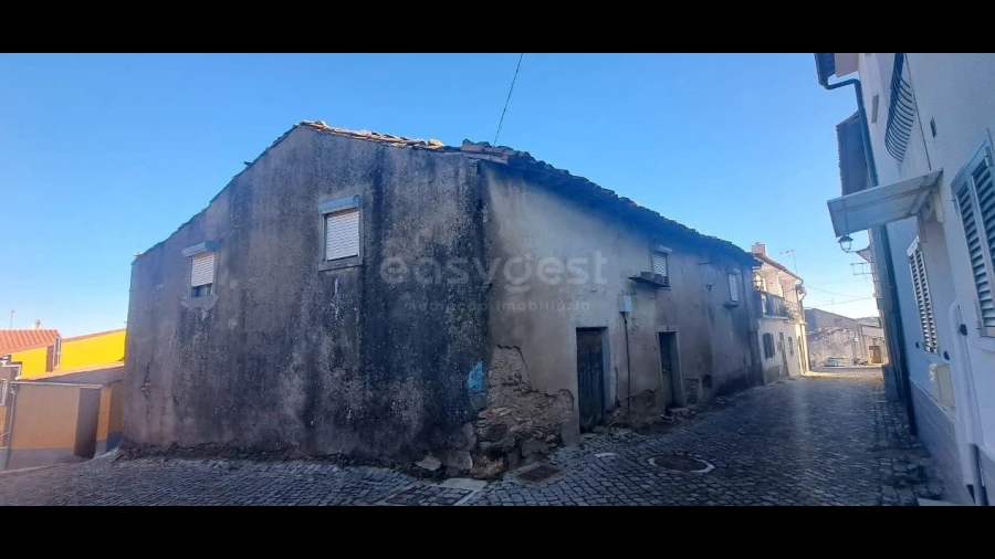 Moradia T3 para Venda em Mogadouro, Valverde, Vale de Porco e Vilar de Rei