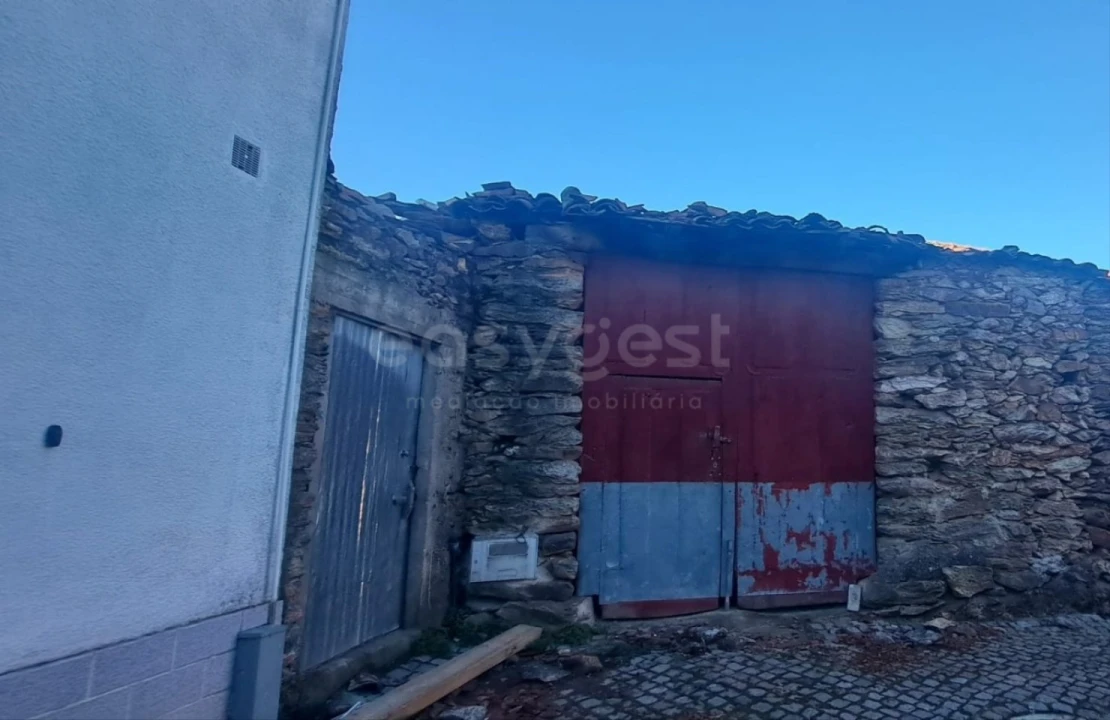 Garagem para Venda em Mogadouro, Valverde, Vale de Porco e Vilar de Rei Foto 1