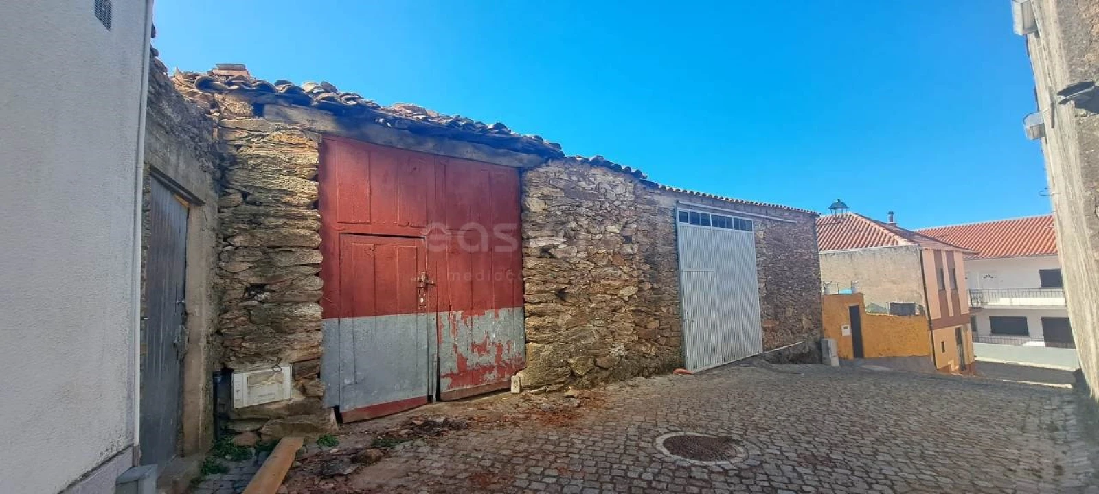 Garagem para Venda em Mogadouro, Valverde, Vale de Porco e Vilar de Rei Foto 2