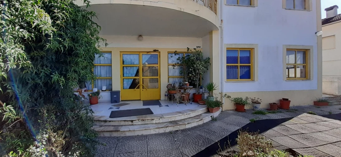 Moradia T8 para Venda em Queluz e Belas Foto 2