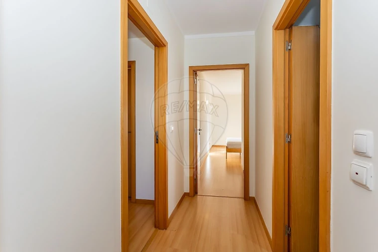 Apartamento T2 para Arrendamento em Lumiar Foto 9