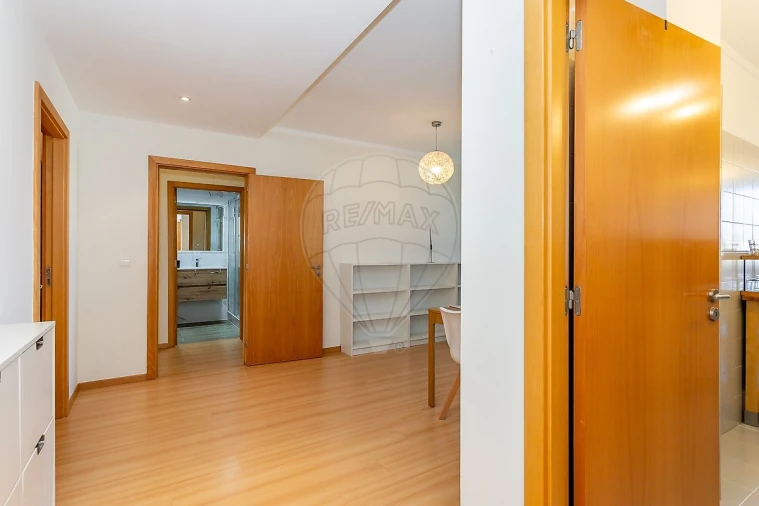 Apartamento T2 para Arrendamento em Lumiar Foto 2