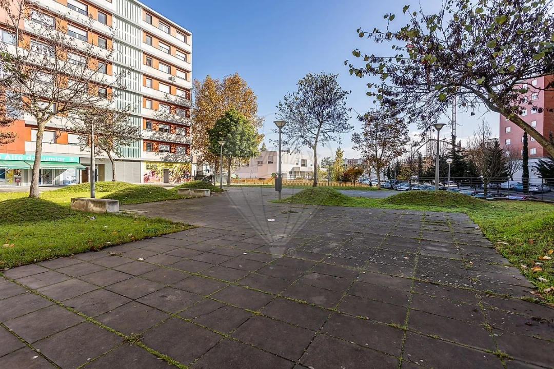 Apartamento T2 para Arrendamento em Lumiar Foto 25