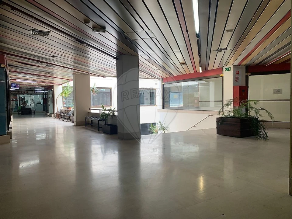 Loja para Arrendamento em Benfica Foto 5