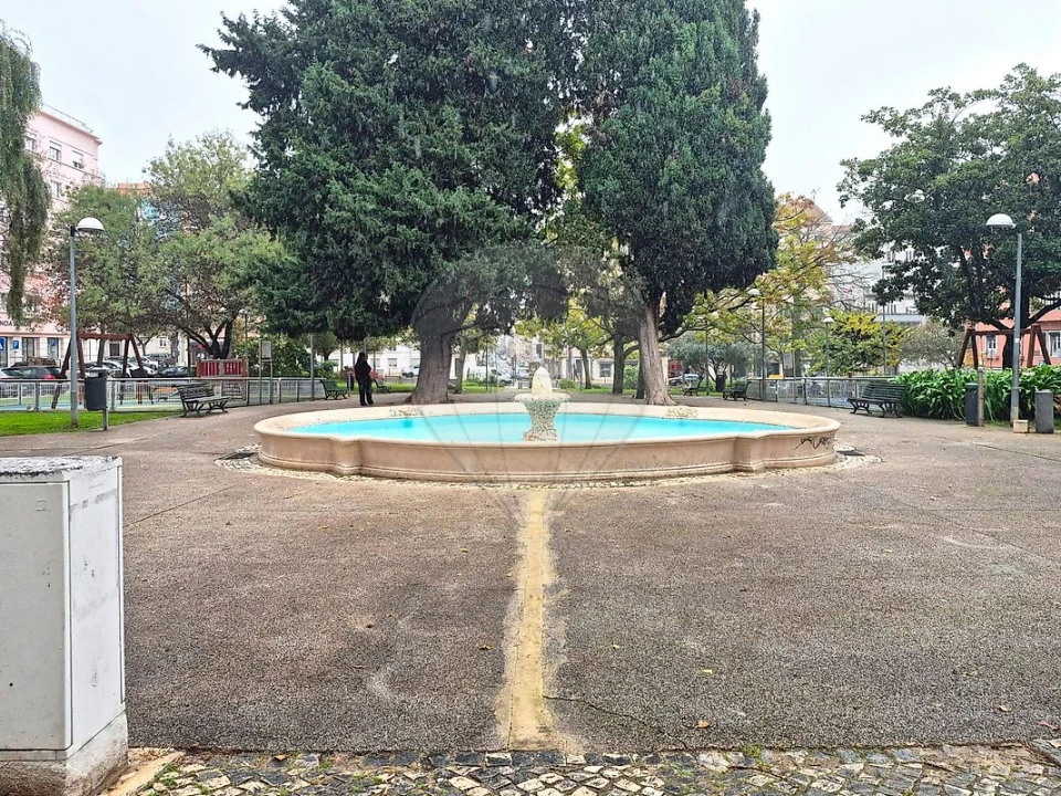 Loja para Arrendamento em Areeiro Foto 6