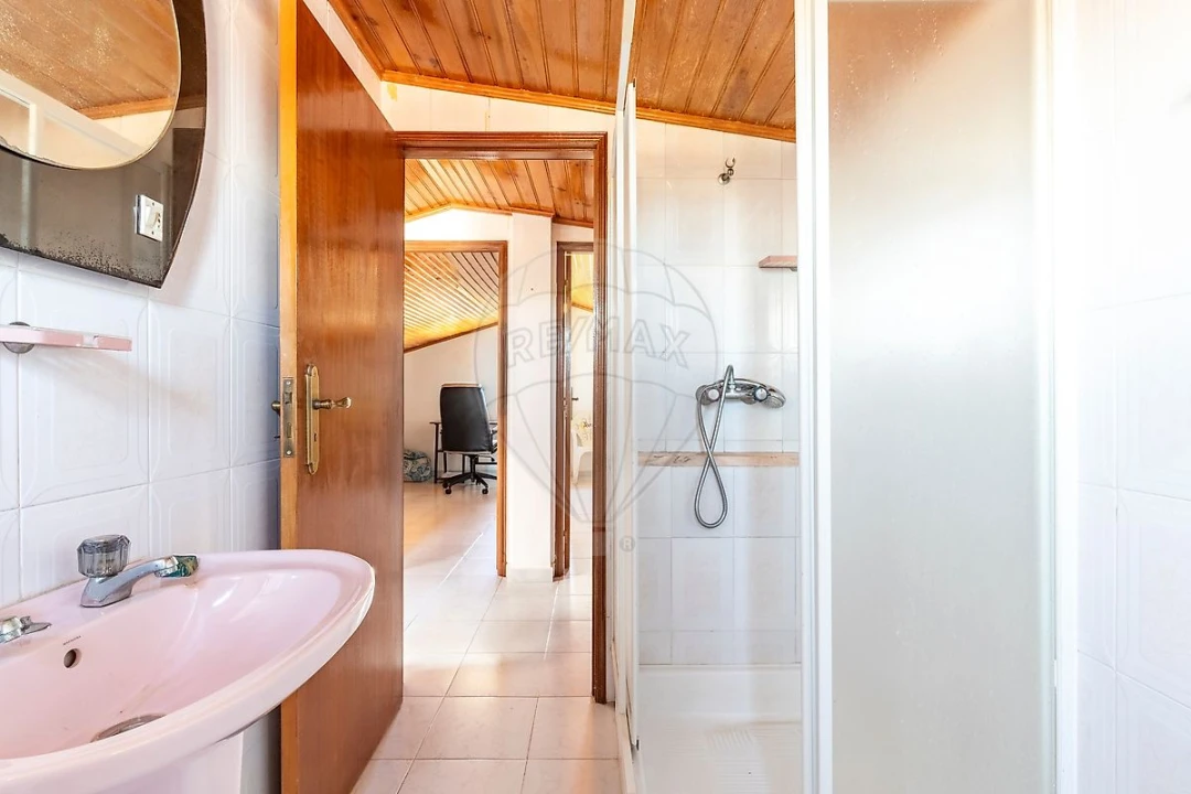 Moradia T2 para Venda em Miragaia e Marteleira Foto 20