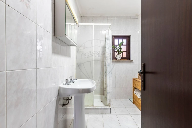 Moradia T2 para Venda em Miragaia e Marteleira Foto 10