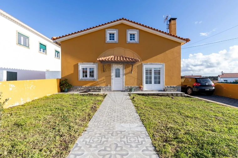 Moradia T2 para Venda em Miragaia e Marteleira