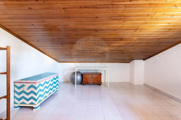 Moradia T2 para Venda em Miragaia e Marteleira Foto 17