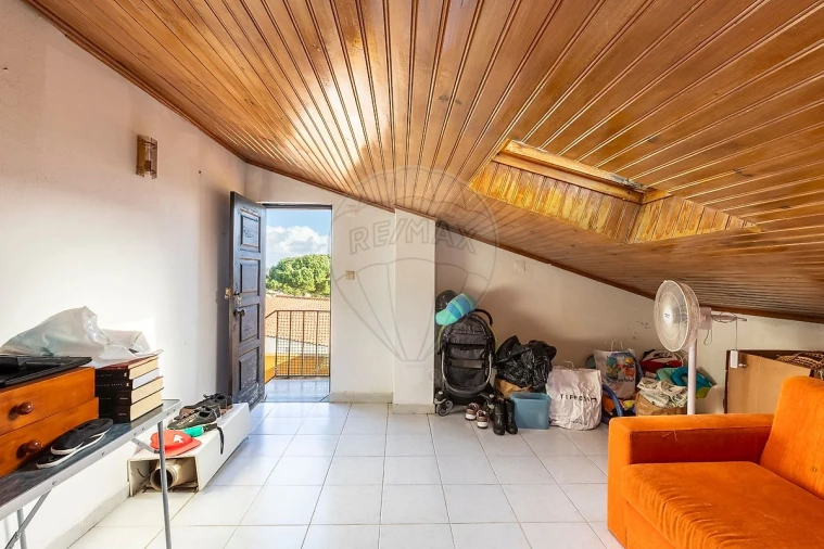 Moradia T2 para Venda em Miragaia e Marteleira Foto 16