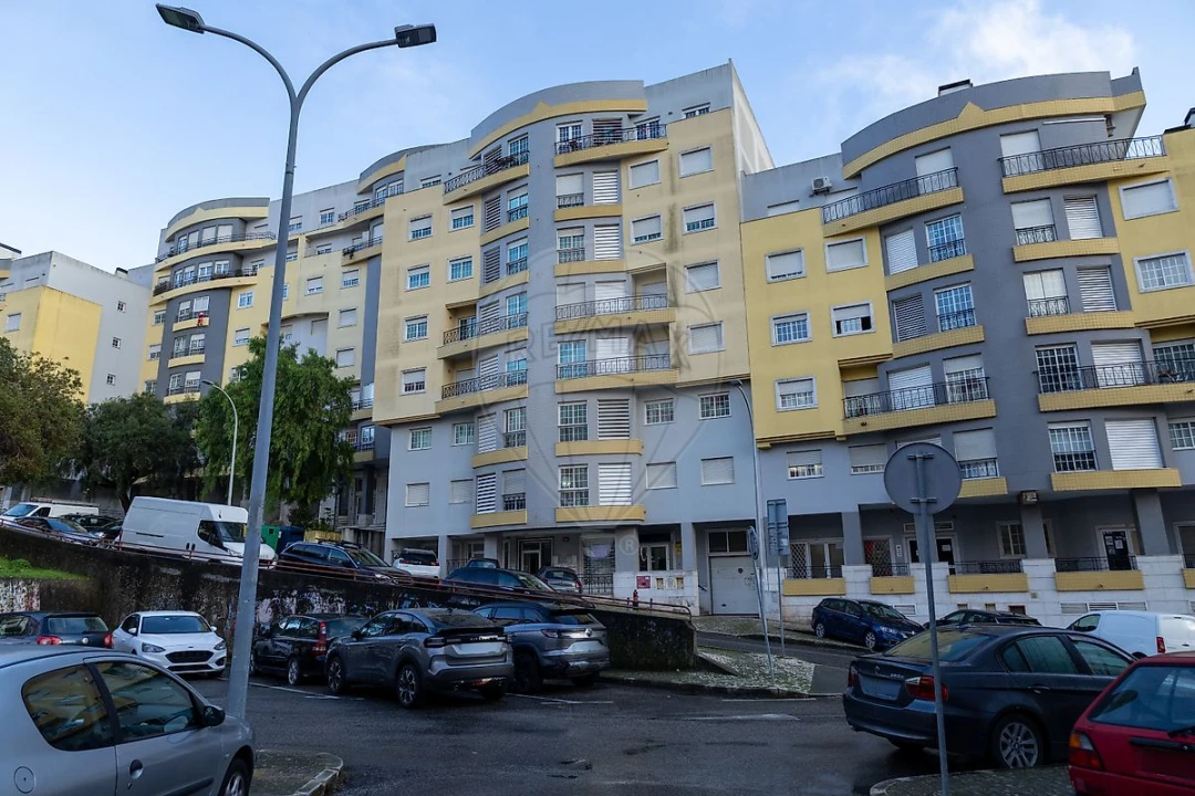 Apartamento T3 para Venda em Mina de Água Foto 1