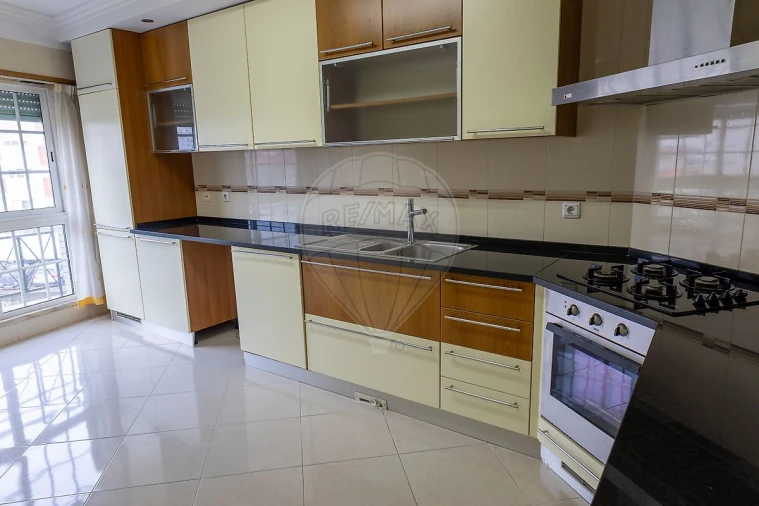 Apartamento T3 para Venda em Mina de Água Foto 9