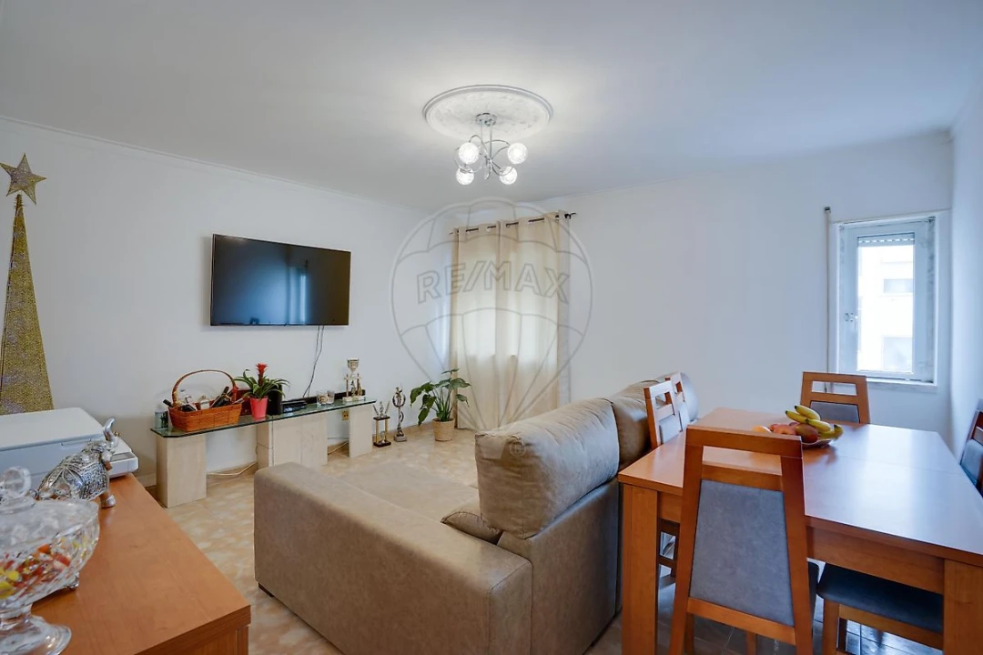 Apartamento T2 para Venda em Carregado e Cadafais Foto 3