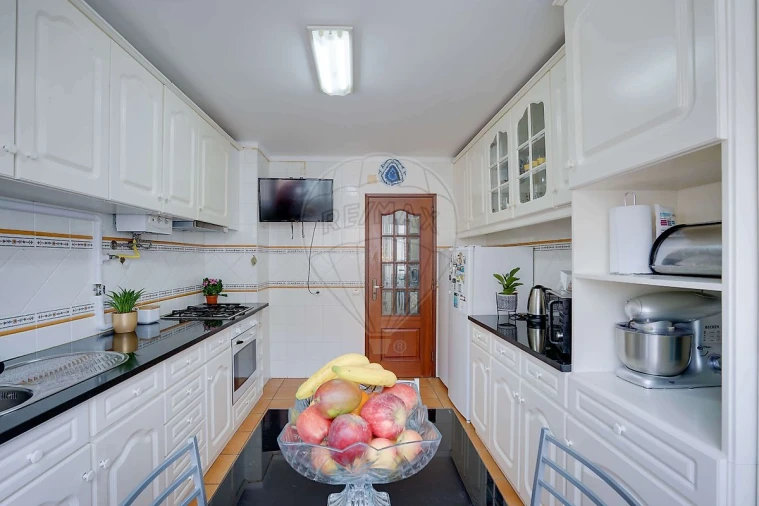 Apartamento T2 para Venda em Carregado e Cadafais Foto 10