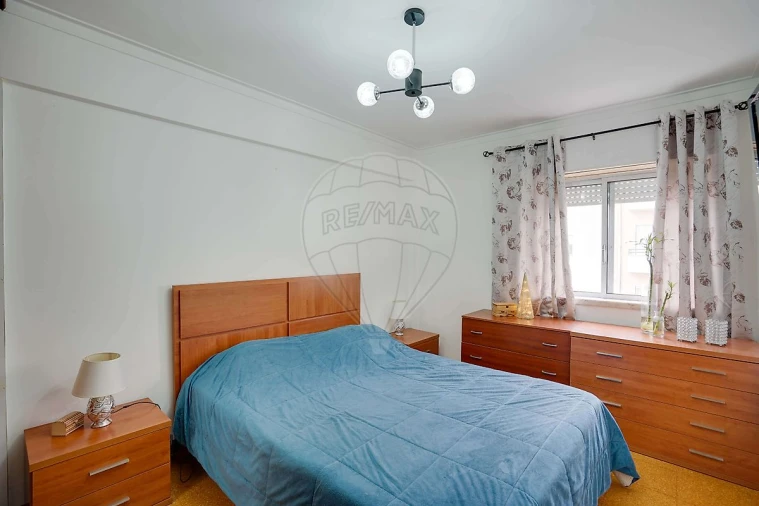 Apartamento T2 para Venda em Carregado e Cadafais Foto 13