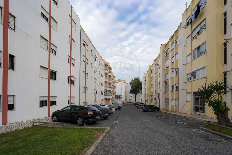 Apartamento T2 para Venda em Carregado e Cadafais Foto 28