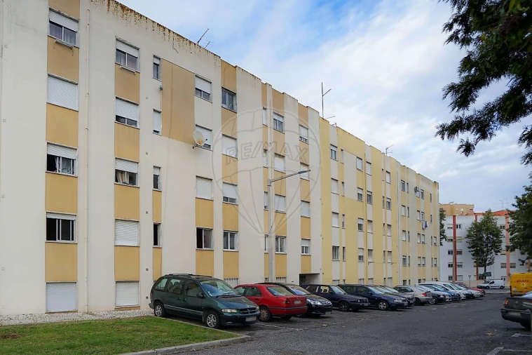 Apartamento T2 para Venda em Carregado e Cadafais Foto 29