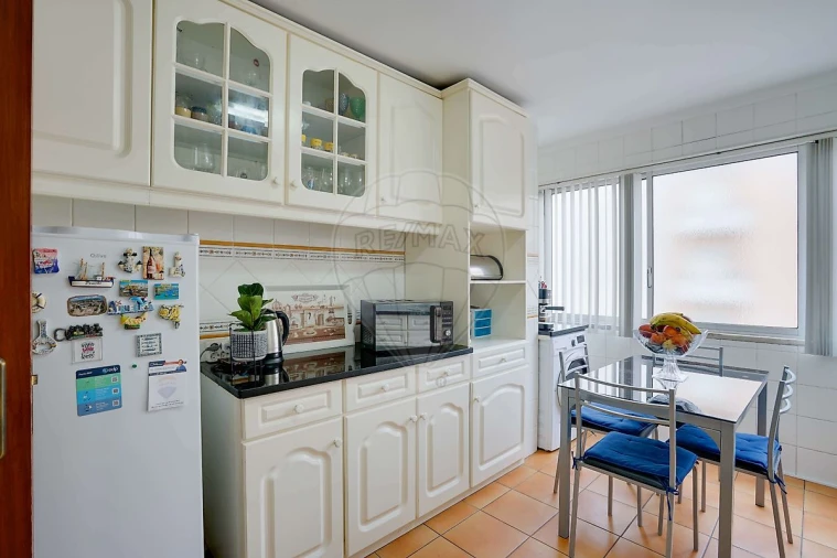 Apartamento T2 para Venda em Carregado e Cadafais Foto 9