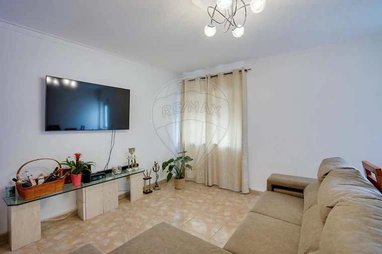 Apartamento T2 para Venda em Carregado e Cadafais Foto 4