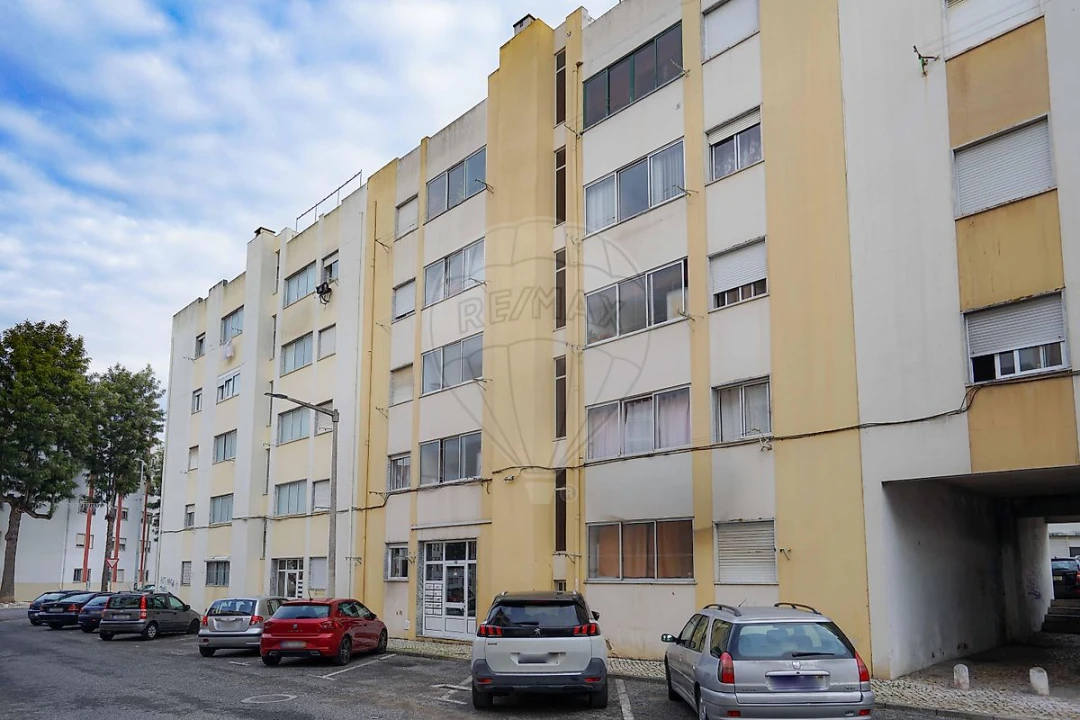 Apartamento T2 para Venda em Carregado e Cadafais Foto 25