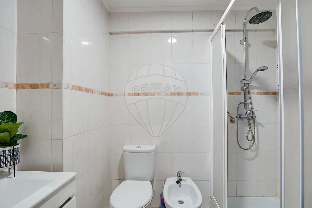 Apartamento T2 para Venda em Carregado e Cadafais Foto 17