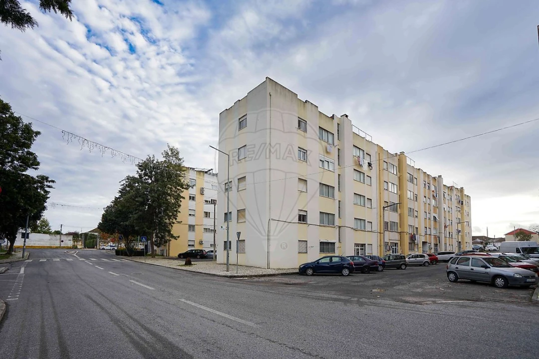 Apartamento T2 para Venda em Carregado e Cadafais Foto 30