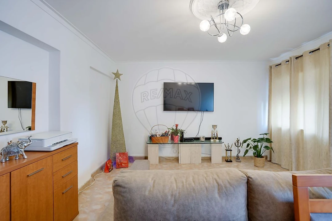 Apartamento T2 para Venda em Carregado e Cadafais Foto 1