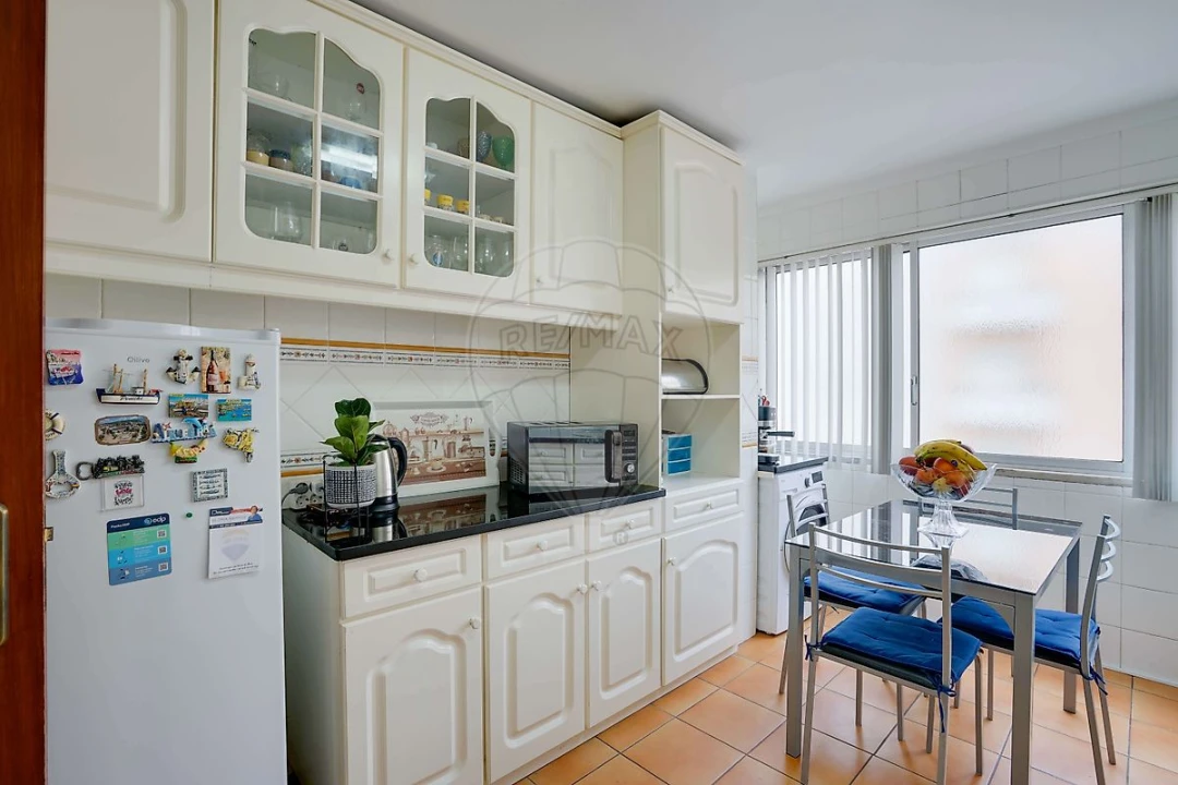 Apartamento T2 para Venda em Carregado e Cadafais Foto 9