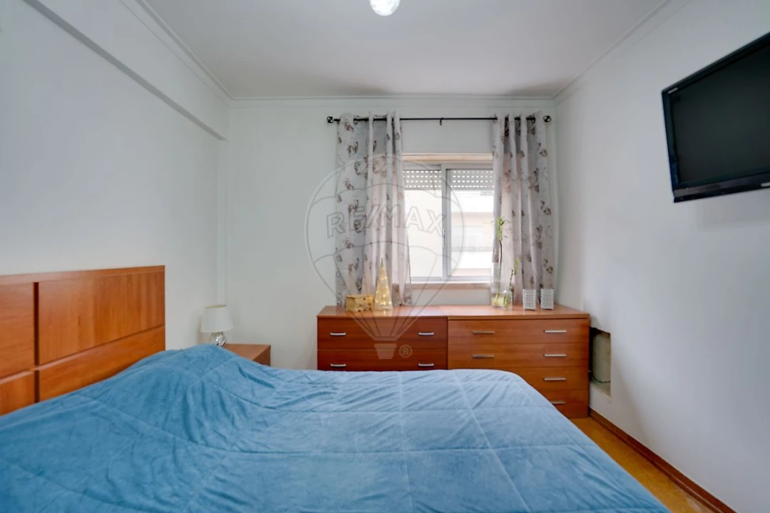 Apartamento T2 para Venda em Carregado e Cadafais Foto 12