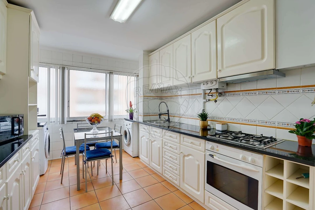 Apartamento T2 para Venda em Carregado e Cadafais Foto 8