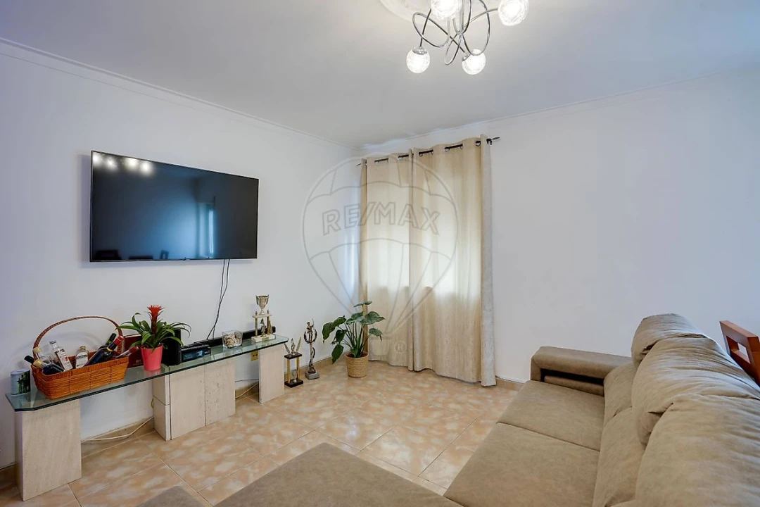 Apartamento T2 para Venda em Carregado e Cadafais Foto 4