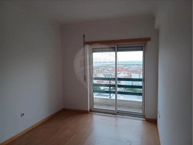 Apartamento T3 para Venda em Barreiro e Lavradio Foto 6