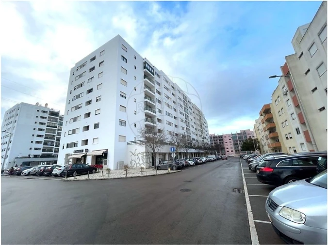 Apartamento T3 para Venda em Barreiro e Lavradio Foto 2