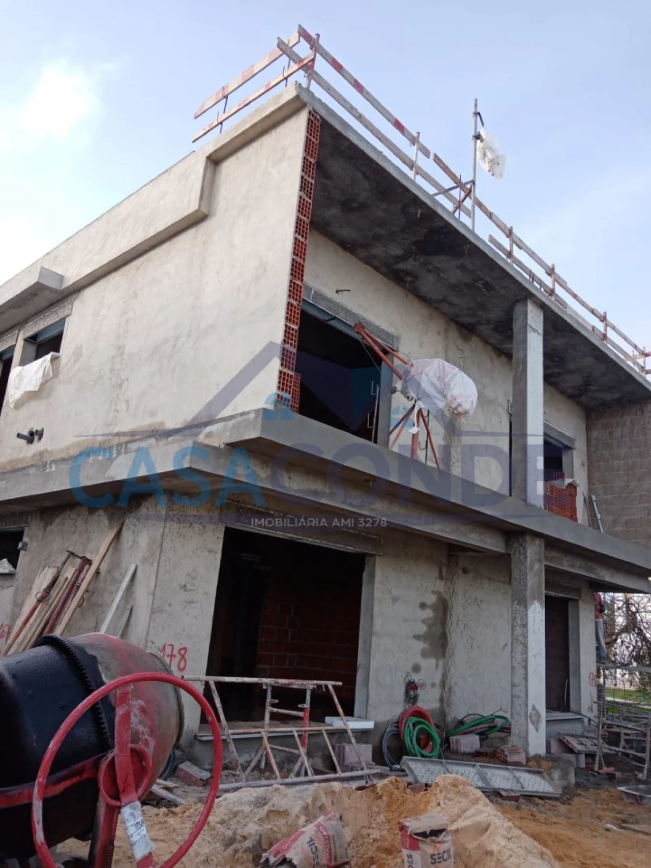 Moradia T4 para Venda em Fernao Ferro Foto 1