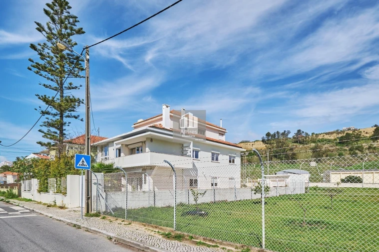 Moradia T5 para Venda em Costa da Caparica Foto 1