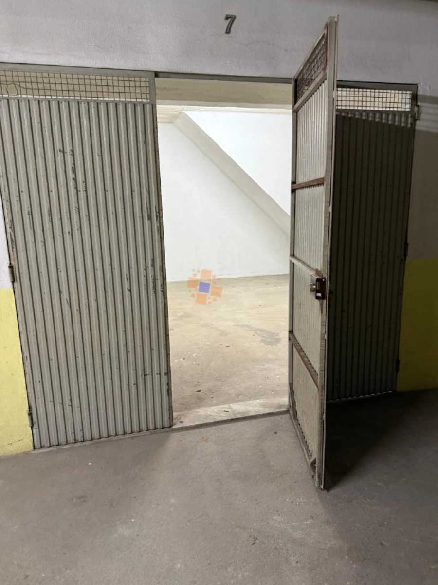 Garagem para Arrendamento em Almada, Cova da Piedade, Pragal e Cacilhas Foto 1