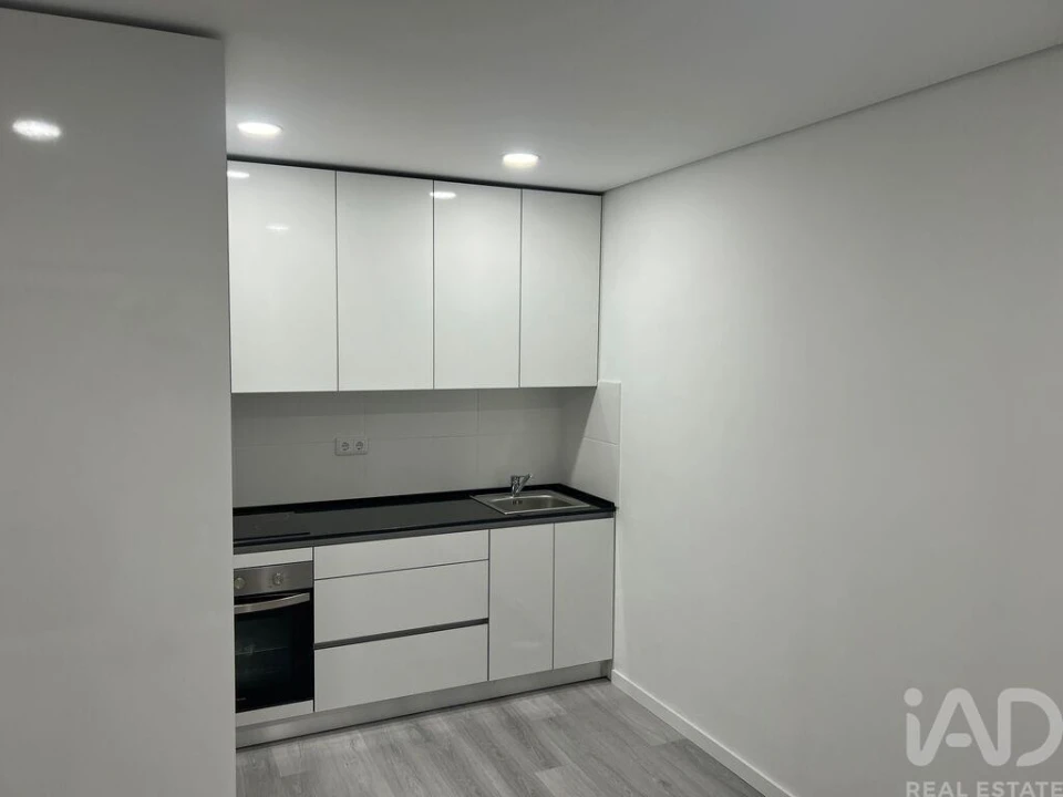 Apartamento T1 para Venda em Viseu Foto 1