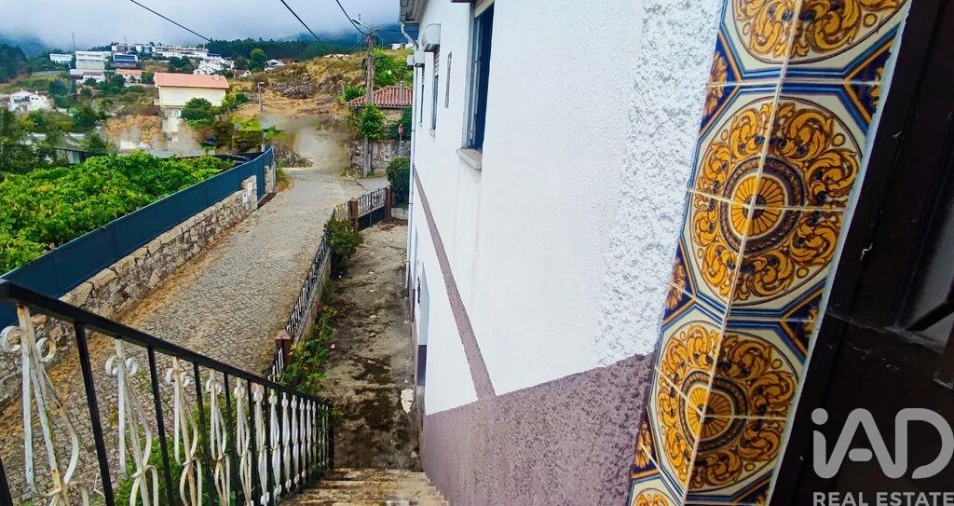 Moradia T5 para Venda em Loivo Foto 4