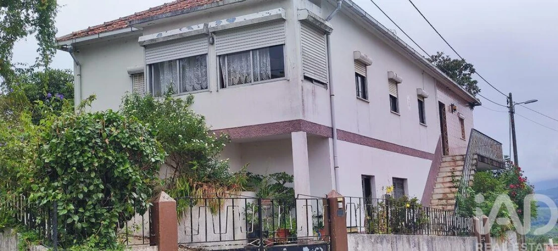 Moradia T5 para Venda em Loivo Foto 3