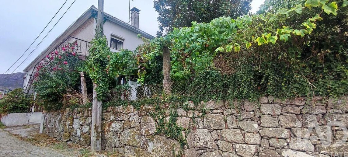 Moradia T5 para Venda em Loivo Foto 2