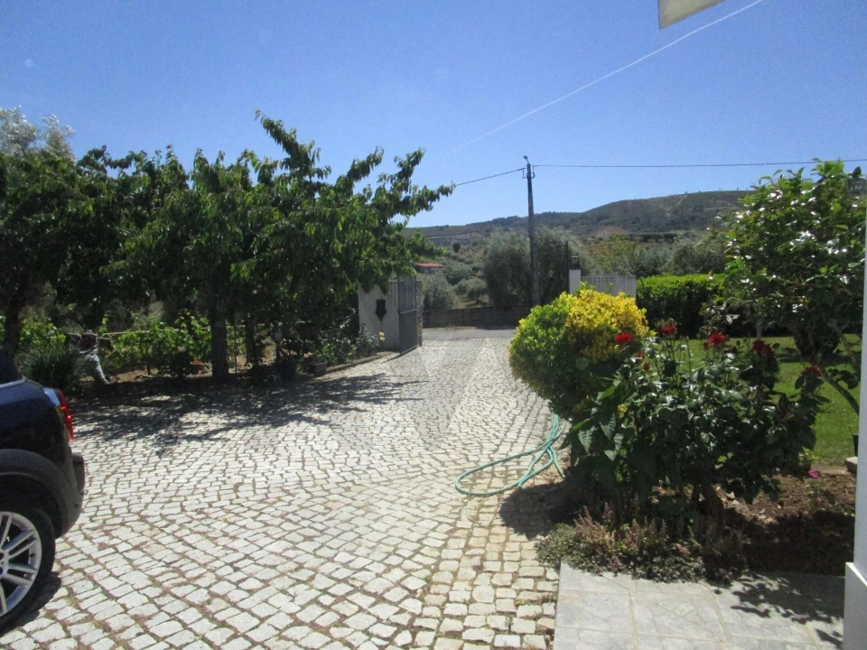 Moradia T5 para Venda em Chacim Foto 4