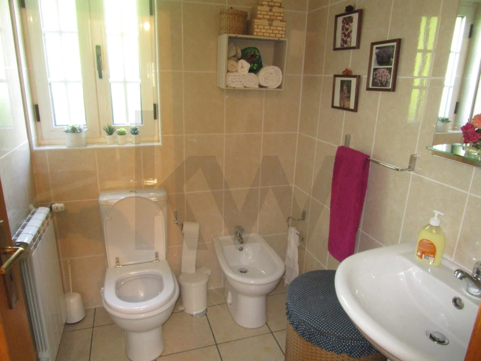 Moradia T5 para Venda em Chacim Foto 34