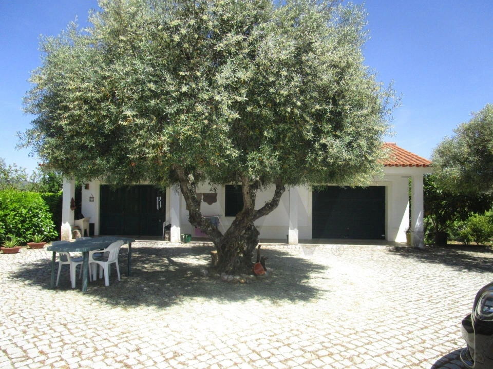 Moradia T5 para Venda em Chacim Foto 13